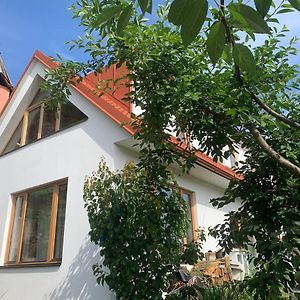 Villa Cosy Family House With Garden, 12 Min From The Center Prag Exterior photo