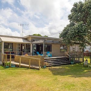 Villa Vintage Pohutukawa - Whangamata Bach Exterior photo