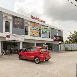 Hotel Reddoorz Near Tugu Coklat Pesawaran Lampung Bandar Lampung Exterior photo