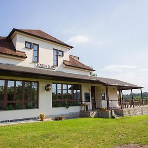 Hotel Penzion Majak Dublovice Exterior photo