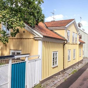 Central Lagenhet I Nyrenoverat 1700-Talshus Västervik Exterior photo