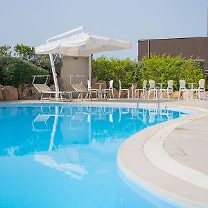 Hotel Mercure Olbia Exterior photo