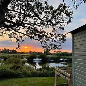 Villa The Hut By The River York Exterior photo