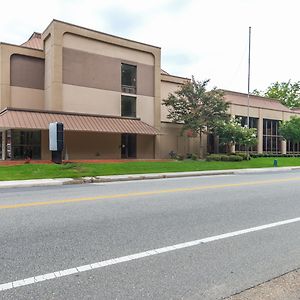 Hotel Baymont By Wyndham Williamsburg Exterior photo