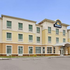 Days Inn By Wyndham Victoria Exterior photo