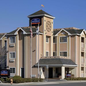 Hotel Howard Johnson By Wyndham Salinas Exterior photo