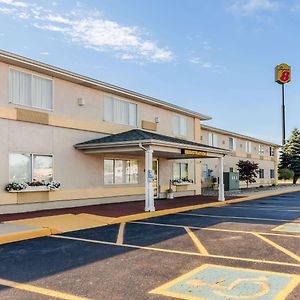 Hotel Super 8 By Wyndham Ionia Mi Exterior photo