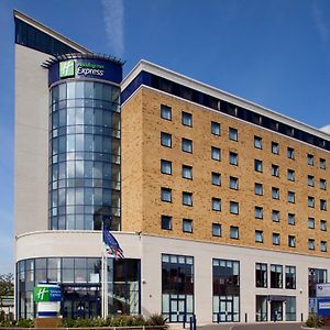 Holiday Inn Express London - Newbury Park, An Ihg Hotel Exterior photo