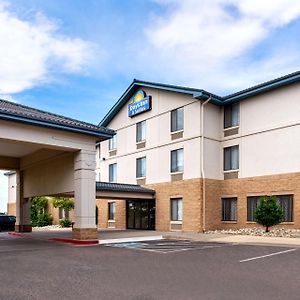 Days Inn & Suites By Wyndham Denver International Airport Exterior photo