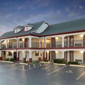 Travelodge Inn & Suites By Wyndham Norman Exterior photo