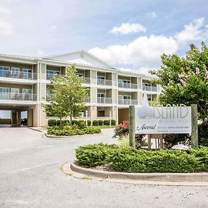 Island Inn & Suites, Ascend Hotel Collection Piney Point Exterior photo