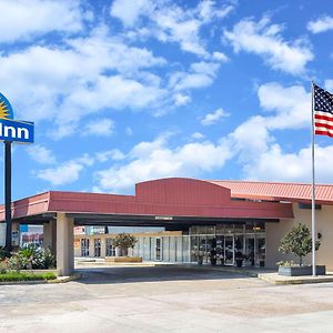 Days Inn By Wyndham Leesville Exterior photo