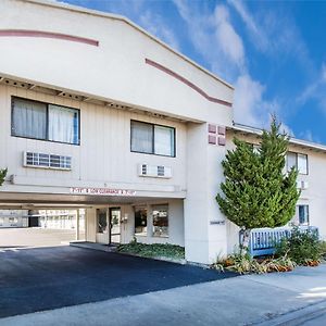 Motel Super 8 By Wyndham Bishop Exterior photo