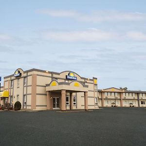 Days Inn By Wyndham Brockville Exterior photo