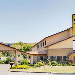 Hotel Super 8 By Wyndham Klamath Falls Exterior photo