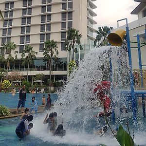 Hotel Santika Premiere Kota Harapan Indah Bekasi Exterior photo