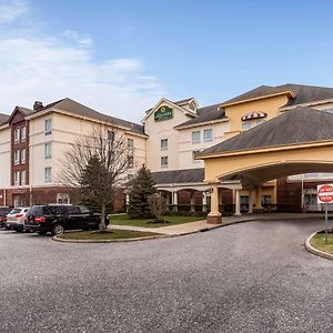 Hotel La Quinta By Wyndham Islip - Macarthur Airport Bohemia Exterior photo