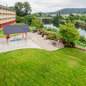 Holiday Inn Express Roseburg Exterior photo