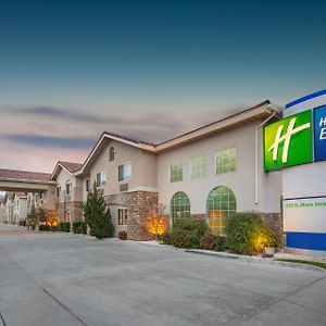 Holiday Inn Express Hotel & Suites Bishop, An Ihg Hotel Exterior photo