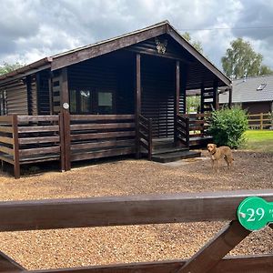 Cheerful 3-Bedroom Cabin With Hot Tub King's Lynn Exterior photo