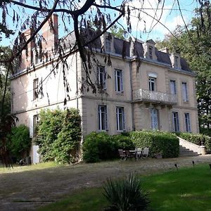 Bed and Breakfast Chateau Du Grand Lucay Bourbon-lʼArchambault Exterior photo