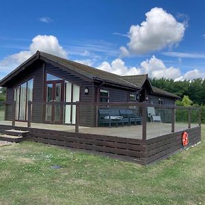 Villa Lakeside Cabin Set In The Kentish Countryside Bethersden Exterior photo