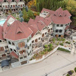 Hotel The Castle At Swan Lake Vernon Exterior photo