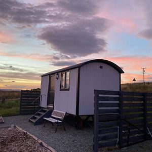 Villa Shepherds Hut Lonmore Exterior photo