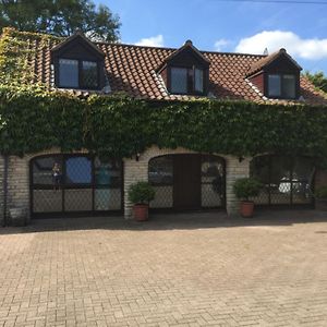 Villa The Old Coach House At Byre House Coalpit Heath Exterior photo