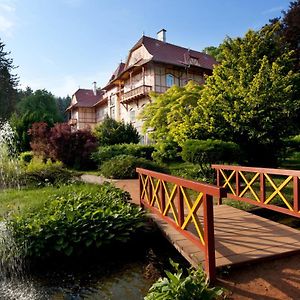 Hotel Jestrabi Luhačovice Exterior photo