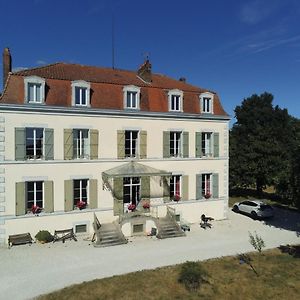 Bed and Breakfast Domaine De Savignac Chabanais Exterior photo