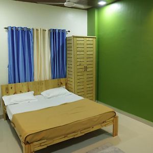 Dolphin Rooms Ranjankhar Davali Exterior photo