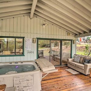 Villa Cozy Pine Retreat With Private Hot Tub And Views Exterior photo