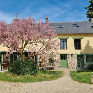 Bed and Breakfast Les Berges De La Planchette Yvignac-la-Tour Exterior photo