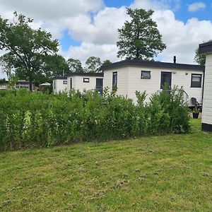 Ferienwohnung Holiday Chalet Basic Hensbroek Exterior photo