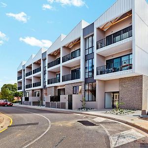 Ferienwohnung Jewel On Jubilee - New 1 Bed Apt With Parking Port Adelaide Exterior photo