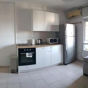 Ferienwohnung Cozy Flat With Parking Well-Placed Near Tlv Airport Lod Exterior photo