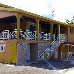 Appartement Confortable Avec Vue Sur Le Jardin Le Robert Exterior photo