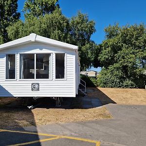 Villa Beautiful 3-Bed Caravan At Rockley Park Poole Exterior photo