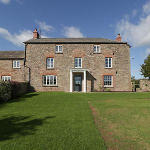 Villa Pentwyn Farm Raglan Exterior photo