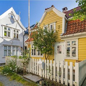 Ferienwohnung Charming Bergen House, Rare Historic House From 1779, Whole House Exterior photo