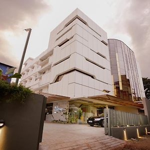 Hotel Hilux Courtyard Palakkad Exterior photo