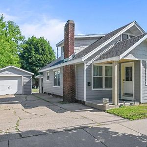 Villa Newly Remodeled In The Heart Of The City. Wausau Exterior photo