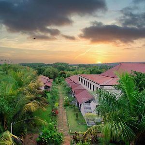 Hotel Sterling Banashree Badami Exterior photo