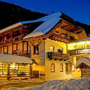 Hotel Gasthof Weissensee Exterior photo