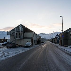 Ferienwohnung Scenic Penthouse - Ocean View & Skylight Windows Siglufjordur Exterior photo