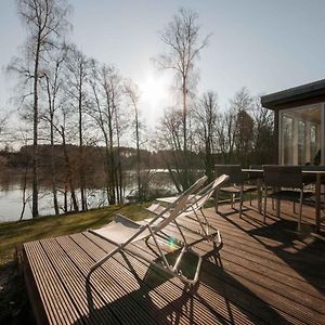 Ferienhaus direkt am See - Kamin, Klima, Sauna und Boot Friedland  Exterior photo