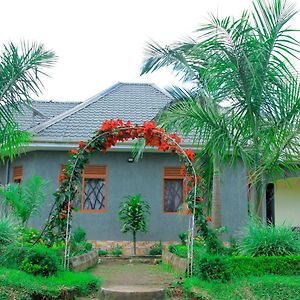 Villa Heavenly Royalz Farm Fortportal Njara Exterior photo