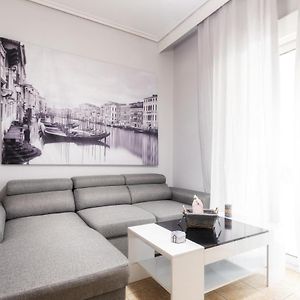 Ferienwohnung Renovated Penthouse In The Center Of Larissa Exterior photo