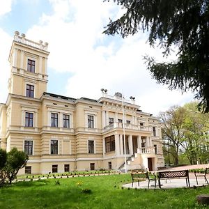 Hotel Palac Biedrusko Posen Exterior photo